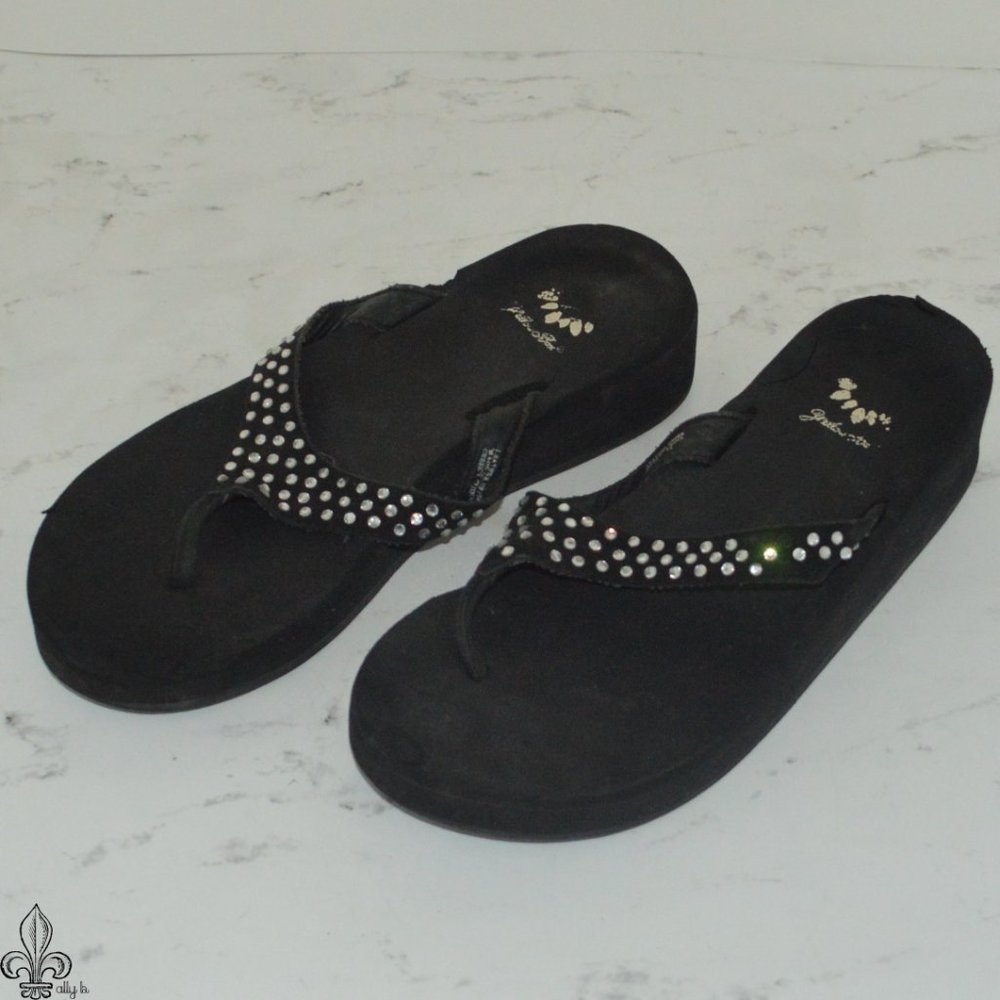 🖤Yellow Box Rhinestone Flip Flops🖤 - Picture 2 of 8